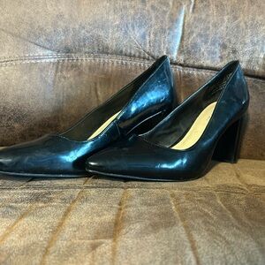 Jenn Ardor black patent heels. Very good condition.